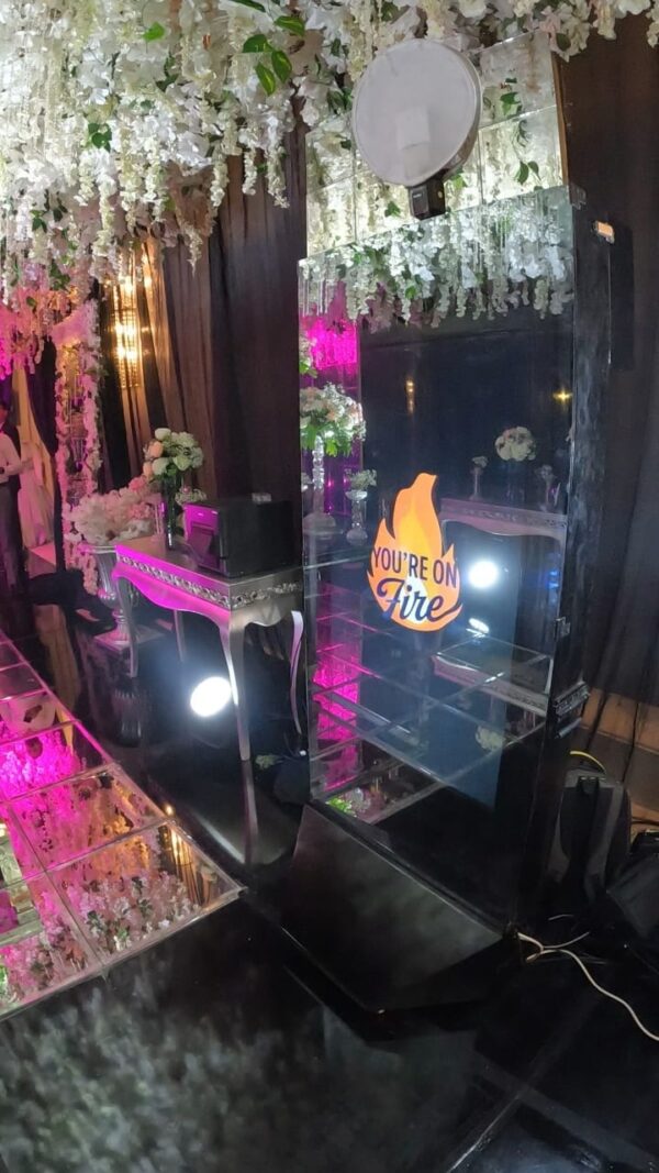 Tower Mirror booth By Joybooth