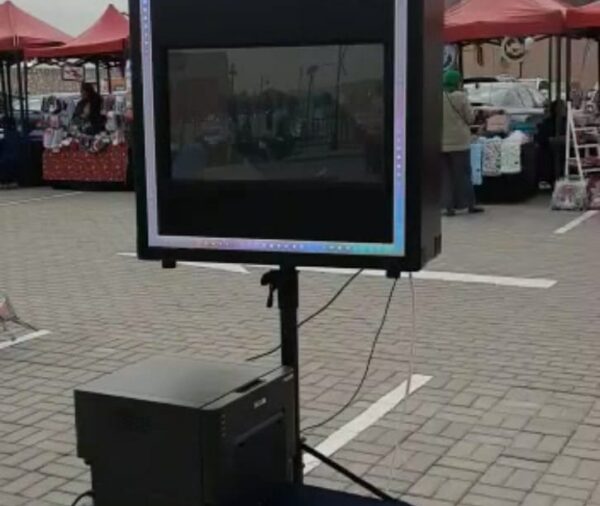Casual Photobooth By Joybooth
