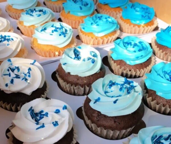 12 Cupcakes by Hanavio