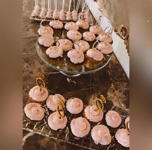 12 Cupcakes by Hanavio